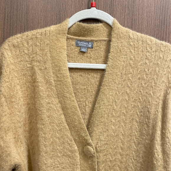 FRANCESCA’S CUPCAKE CLOTHING LTD. Tan Fuzzy V-neck Cardigan Size Large Chevron - Picture 4 of 9